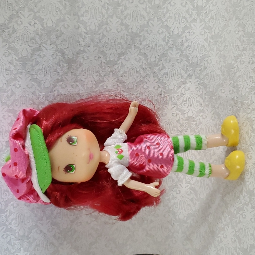 Strawberry Shortcake 6½" Doll Dated 2008 Super CUTE Hat Shoes Leggings Red Hair